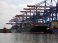 Container terminal at Hamburg Port (© HPA)